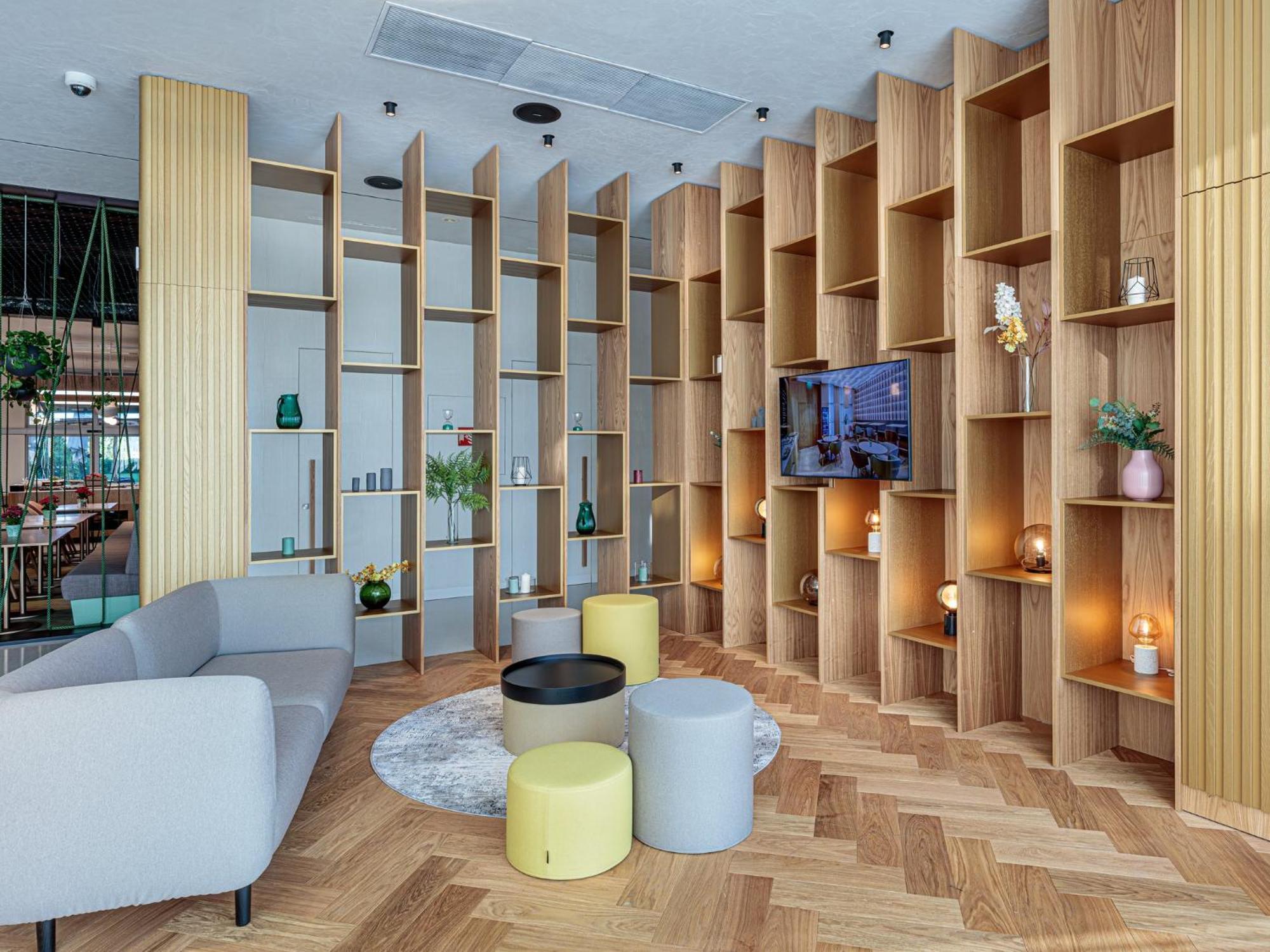 By Ihg Hotell